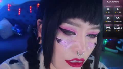 Snapshot of wickedxqueen chatting on December 19, 9:49 pm Laura  online show from December 19, 9:49 pm