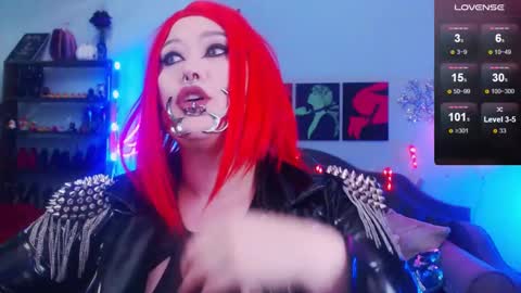 Snapshot of wickedxqueen chatting on December 23, 5:49 am Laura  online show from December 23, 5:49 am