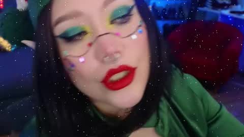 Snapshot of wickedxqueen chatting on December 25, 4:22 am Laura  online show from December 25, 4:22 am