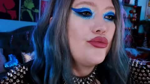 Snapshot of wickedxqueen chatting on December 29, 3:11 am Laura  online show from December 29, 3:11 am