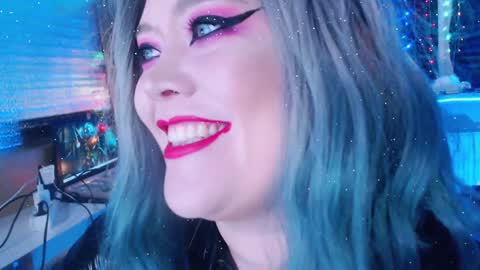 Snapshot of wickedxqueen chatting on January 13, 4:18 am Laura  online show from January 13, 4:18 am