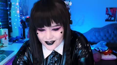 Snapshot of wickedxqueen chatting on February 13, 5:37 am Laura  online show from February 13, 5:37 am