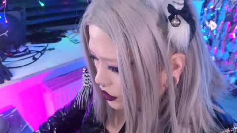 Snapshot of wickedxqueen chatting on March 1, 10:42 pm Laura  online show from March 1, 10:42 pm