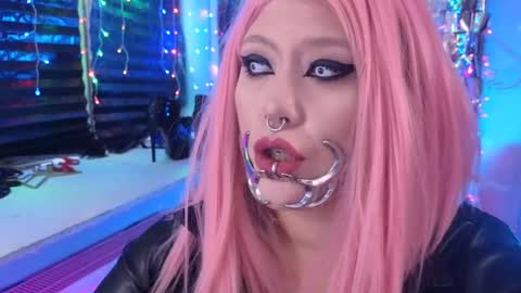 Snapshot of wickedxqueen chatting on March 2, 5:44 am Laura  online show from March 2, 5:44 am