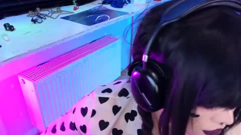 Snapshot of wickedxqueen chatting on March 5, 5:07 am Laura  online show from March 5, 5:07 am