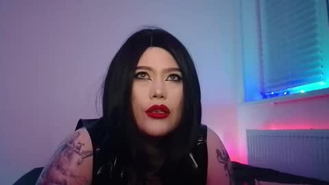 Snapshot of wickedxqueen chatting on October 31, 7:59 pm Laura  online show from October 31, 7:59 pm