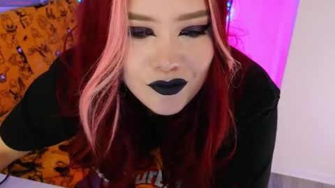 Laura  online show from June 1, 9:16 pm