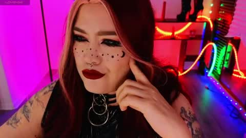 Snapshot of wickedxqueen chatting on June 14, 8:44 pm Laura online show from June 14, 8:44 pm