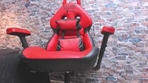 Snapshot of wild_firee_ chatting on May 18, 8:47 pm wild_firee_ online show from May 18, 8:47 pm