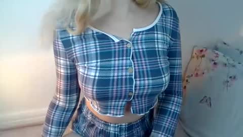 Snapshot of wild_seduction chatting on February 26, 12:14 pm Ella online show from February 26, 12:14 pm