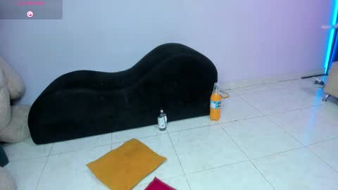 LUCIA VS 2 COCKS online show from April 17, 12:13 am