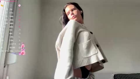 Mia online show from March 8, 3:05 pm