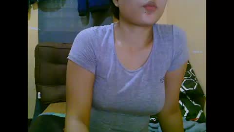 Snapshot of wildcamille chatting on January 19, 2:36 am camille online show from January 19, 2:36 am