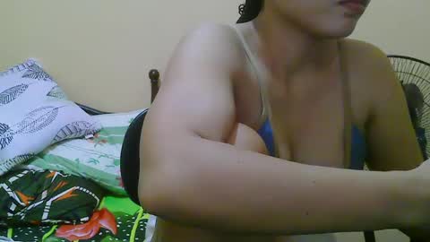 Snapshot of wildcamille chatting on January 27, 6:52 am camille online show from January 27, 6:52 am