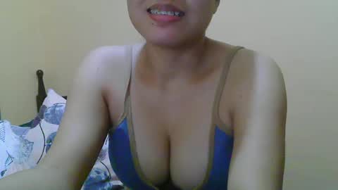 Snapshot of wildcamille chatting on February 10, 9:58 am camille online show from February 10, 9:58 am