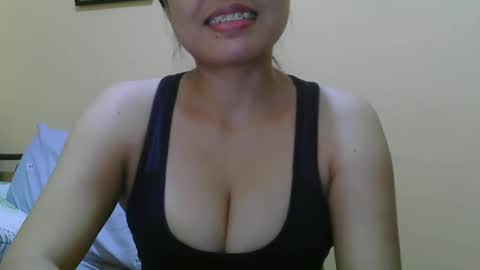 Snapshot of wildcamille chatting on February 15, 5:19 am camille online show from February 15, 5:19 am