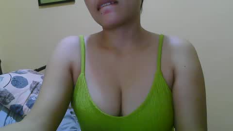 Snapshot of wildcamille chatting on February 27, 6:40 am camille online show from February 27, 6:40 am