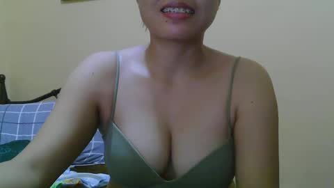 Snapshot of wildcamille chatting on March 2, 2:30 am camille online show from March 2, 2:30 am