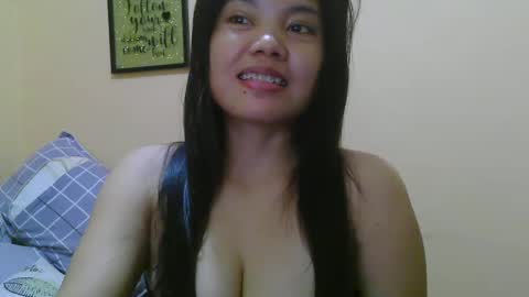 Snapshot of wildcamille chatting on March 7, 3:51 am camille online show from March 7, 3:51 am