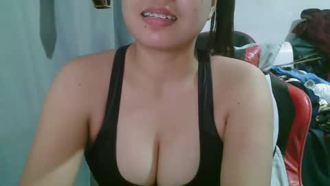 Snapshot of wildcamille chatting on October 29, 6:37 am camille online show from October 29, 6:37 am