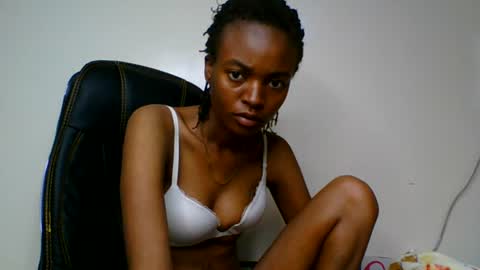 Snapshot of wildflowr chatting on June 19, 12:26 am wildflowr online show from June 19, 12:26 am