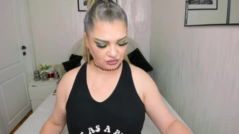 Snapshot of wildkatrina_ chatting on April 29, 7:34 am Miss Deea online show from April 29, 7:34 am