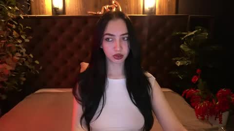 Snapshot of wildkittenx_ chatting on May 2, 6:18 am Alena online show from May 2, 6:18 am