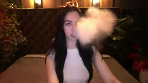 Snapshot of wildkittenx_ chatting on May 3, 5:46 am Alena online show from May 3, 5:46 am