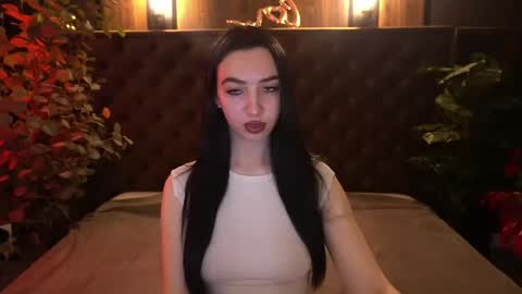 Snapshot of wildkittenx_ chatting on May 6, 6:19 am Alena online show from May 6, 6:19 am