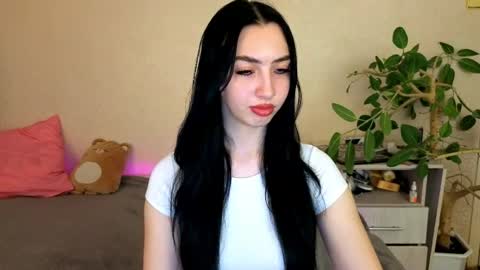 Snapshot of wildkittenx_ chatting on May 16, 6:43 am Alena online show from May 16, 6:43 am
