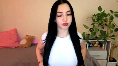 Snapshot of wildkittenx_ chatting on May 16, 10:36 am Alena online show from May 16, 10:36 am