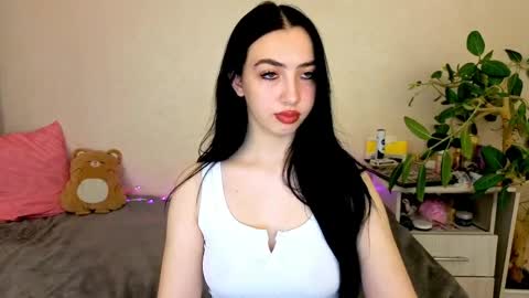 Snapshot of wildkittenx_ chatting on May 17, 5:27 am Alena online show from May 17, 5:27 am