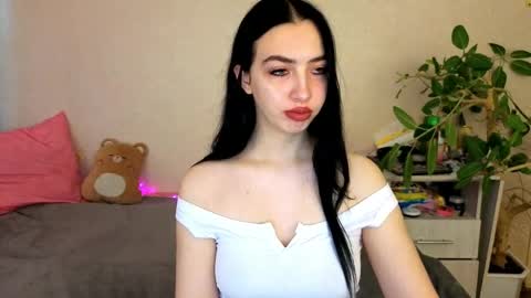 Snapshot of wildkittenx_ chatting on May 18, 5:24 am Alena online show from May 18, 5:24 am