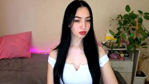 Snapshot of wildkittenx_ chatting on May 20, 5:13 am Alena online show from May 20, 5:13 am
