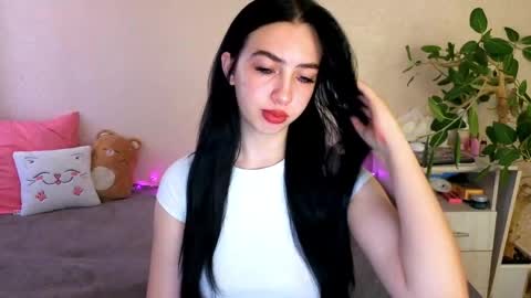 Snapshot of wildkittenx_ chatting on May 24, 5:01 am Alena online show from May 24, 5:01 am