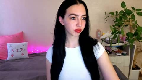 Snapshot of wildkittenx_ chatting on May 25, 5:02 am Alena online show from May 25, 5:02 am