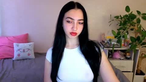 Snapshot of wildkittenx_ chatting on June 1, 4:14 am Alena online show from June 1, 4:14 am