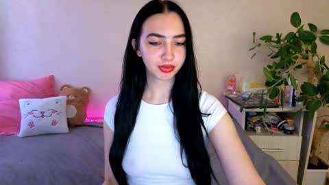 Snapshot of wildkittenx_ chatting on June 5, 6:52 am Alena online show from June 5, 6:52 am