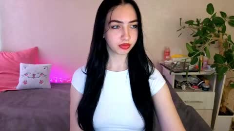 Snapshot of wildkittenx_ chatting on June 6, 4:50 am Alena online show from June 6, 4:50 am