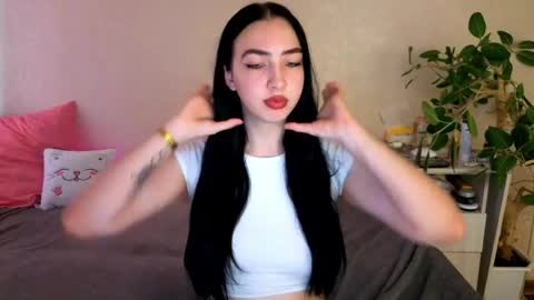 Snapshot of wildkittenx_ chatting on June 7, 4:05 am Alena online show from June 7, 4:05 am