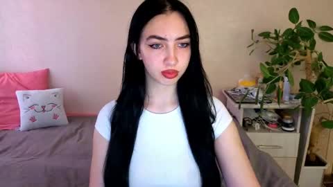 Snapshot of wildkittenx_ chatting on June 8, 4:02 am Alena online show from June 8, 4:02 am