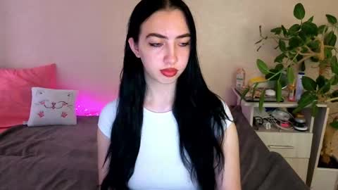 Snapshot of wildkittenx_ chatting on June 9, 4:02 am Alena online show from June 9, 4:02 am