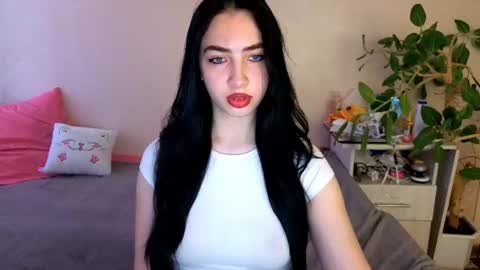 Snapshot of wildkittenx_ chatting on June 10, 4:12 am Alena online show from June 10, 4:12 am