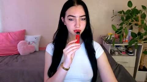 Snapshot of wildkittenx_ chatting on June 12, 4:11 am Alena online show from June 12, 4:11 am