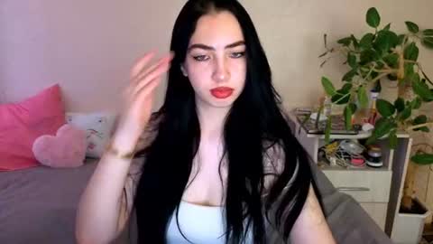Snapshot of wildkittenx_ chatting on June 15, 4:04 am Alena online show from June 15, 4:04 am