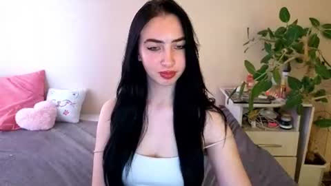 Snapshot of wildkittenx_ chatting on June 18, 9:14 am Alena online show from June 18, 9:14 am