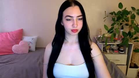 Snapshot of wildkittenx_ chatting on June 19, 4:50 am Alena online show from June 19, 4:50 am