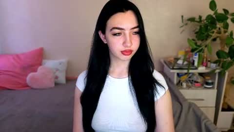 Snapshot of wildkittenx_ chatting on June 25, 4:12 am Alena online show from June 25, 4:12 am