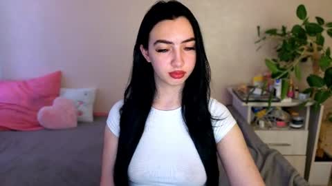 Snapshot of wildkittenx_ chatting on June 25, 5:12 am Alena online show from June 25, 5:12 am