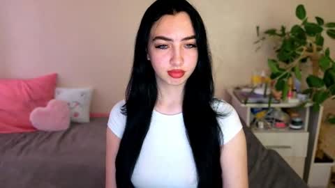 Snapshot of wildkittenx_ chatting on June 26, 4:06 am Alena online show from June 26, 4:06 am